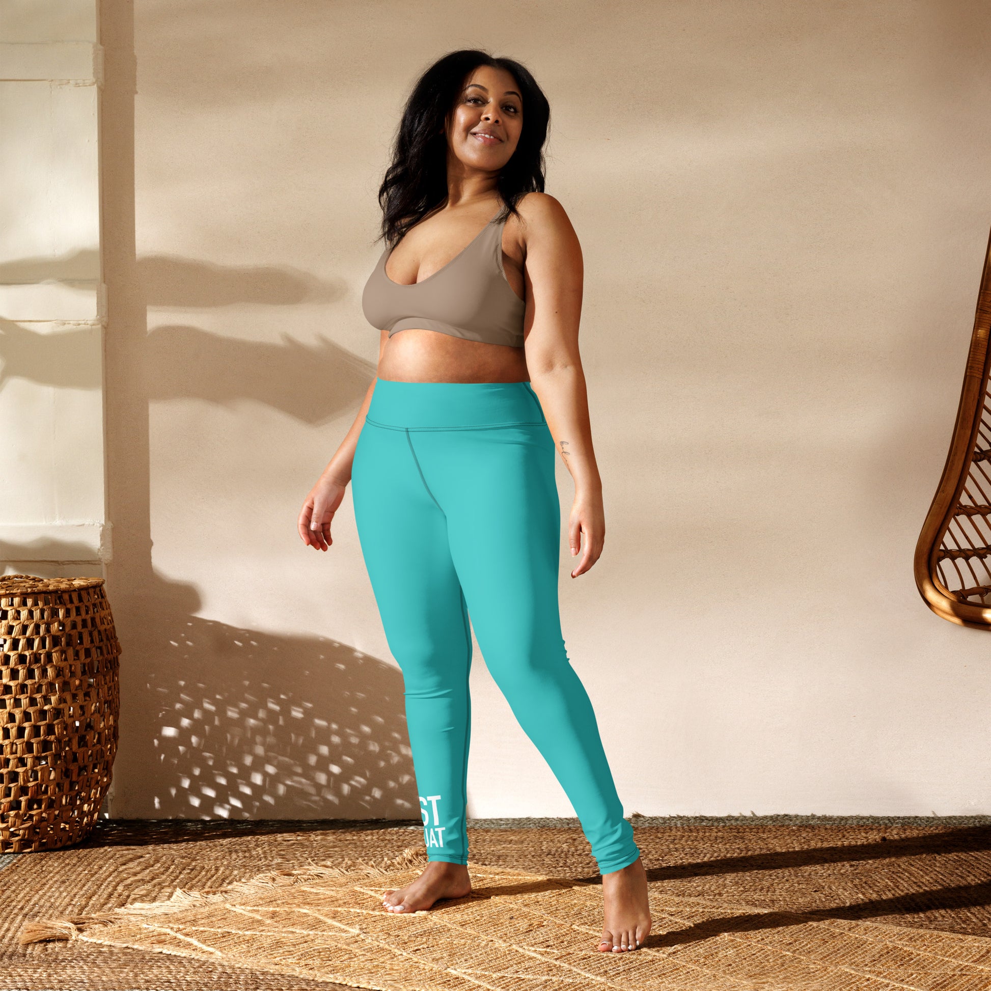 https://queenofpeachesgymwear.com/cdn/shop/products/all-over-print-yoga-leggings-white-front-6425e114ea6e2.jpg?v=1680204299&width=1946